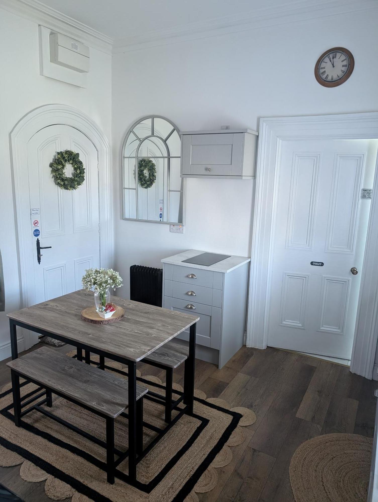 The Railway Sleeper Appartement Cullybackey Buitenkant foto