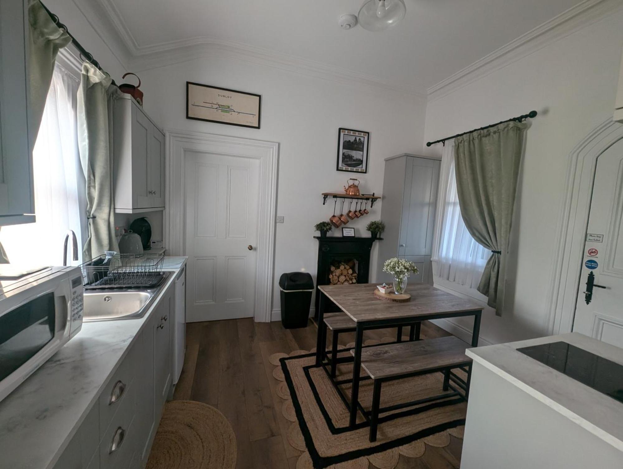 The Railway Sleeper Appartement Cullybackey Buitenkant foto